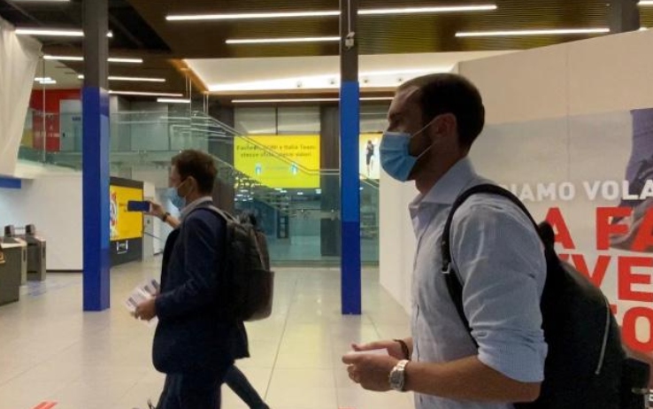La partenza di Diego Godin dall'aeroporto di Milano
