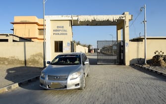 A car leaves the district headquarter hospital (DHQ) in Panjgur town of Balochistan province on January 17, 2024 where victims of an Iranian air strike were moved earlier this morning. Pakistan recalled its ambassador from Iran on January 17, and blocked Tehran's envoy from returning to Islamabad after an Iranian air strike killed two children in the west of the country on January 16. (Photo by Banaras KHAN / AFP)