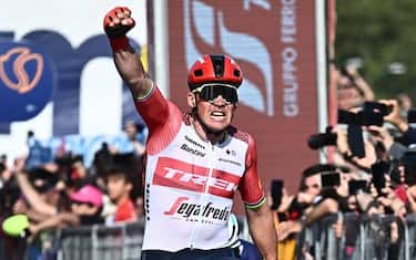 Danish rider  Mads Pedersen of team Trek Segafredo celebrates after crossing the finish line and winning the sixth stage of the 2023 Giro d'Italia cycling race over 162 km from Napoli to Napoli, Italy, 11 May 2023. ANSA/LUCA ZENNARO