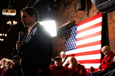 DOVER, NEW HAMPSHIRE - JANUARY 19: Republican presidential candidate, Florida Gov. Ron DeSantis speaks to supporters during a campaign rally at the Cara Irish Pub & Restaurant on January 19, 2024 in Dover, New Hampshire. DeSantis continues campaigning in New Hampshire ahead of that state's primary on January 23. (Photo by Brandon Bell/Getty Images)
