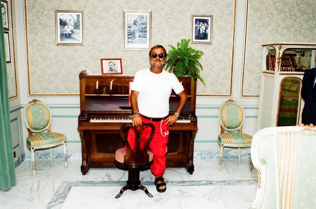 2._Nella_suite_One_of_a_Kind_Enrico_Caruso_del_Grand_Hotel_Excelsior_Vittoria_a_Sorrento_con_il_pianoforte_con_il_quale_compose_Caruso_.jpg