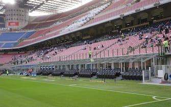 I primi spettatori ammessi ad accedere allo Stadio dopo il lock-down prima dell'amichevole Inter vs Pisa, allo Stadio Meazza di Milano il 19 Settembre 2020. ANSA/ROBERTO BREGANI