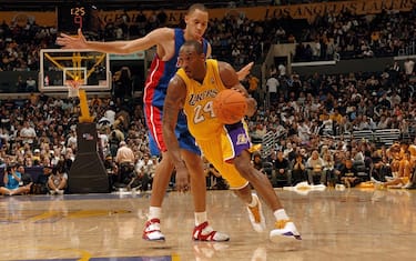 LOS ANGELES - NOVEMBER 10:  Kobe Bryant #24 of the Los Angeles Lakers drives around Tayshaun Prince #22 of the Detroit Pistons on November 10, 2006 at Staples Center in Los Angeles, California. The Pistons won 93-87. NOTE TO USER: User expressly acknowledges and agrees that, by downloading and/or using this Photograph, user is consenting to the terms and conditions of the Getty Images License Agreement. Mandatory Copyright Notice: Copyright 2006 NBAE (Photo by Noah Graham/NBAE via Getty Images)