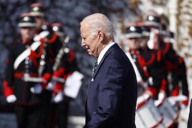 epa10570653 US President Joe Biden arrives at Aras an Uachtarain, Residence of the President of Ireland, in Phoenix Park, Dublin, Ireland, 13 April 2023. This is the second day of a four-day visit by President Biden to Northern Ireland and the Republic of Ireland to mark the 25th anniversary of the Good Friday Agreement.  EPA/TOLGA AKMEN