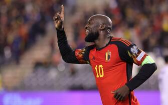 epa10985041 Romelu Lukaku of Belgium celebrates after scoring his third goal in the UEFA EURO 2024 Group F qualification match between Belgium and Azerbaijan in Brussels, Belgium, 19 November 2023.  EPA/OLIVIER MATTHYS