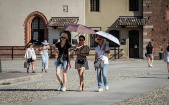 Caldo torrido al Castello Sforzesco, Milano, 22 Agosto 2023.
ANSA/MATTEO CORNER