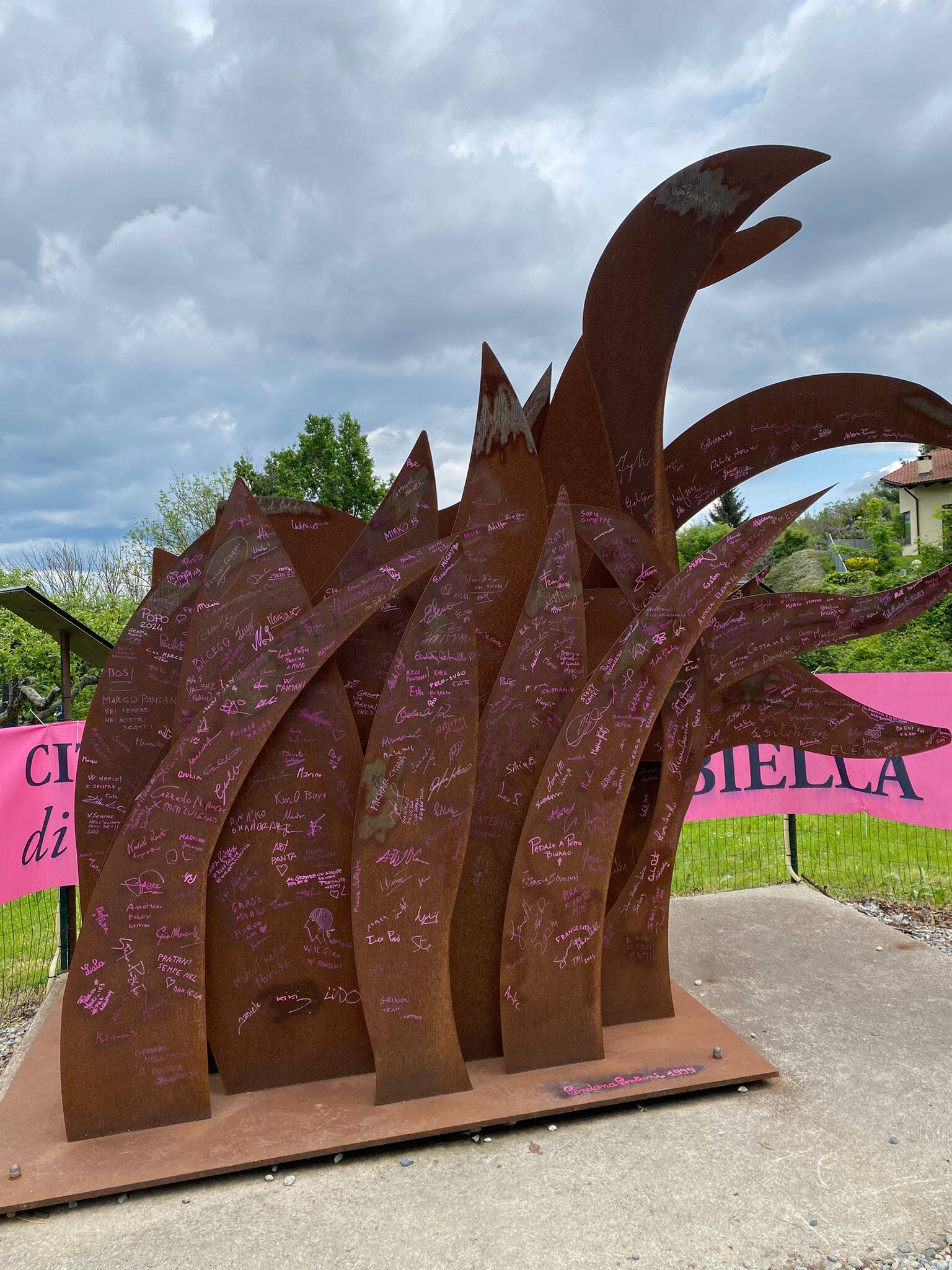 Oropa: monumento a Pantani 