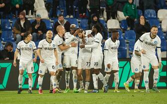 Napoli's  Victor Osimhen jubilates with his teammates after scoring his third goal during the Italian Serie A soccer match US Sassuolo vs SSC Napoli at Mapei Stadium in Reggio Emilia, Italy, 28 February 2024. ANSA / SERENA CAMPANINI