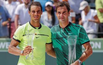 epa05885059 Roger Federer (R) of Switzerland poses with Rafael Nadal (L) of Spain after Federer defeated Nadal to win the men's singles final match at the Miami Open tennis tournament on Key Biscayne, Miami, Florida, USA, 02 April 2017.  EPA/ERIK S. LESSER