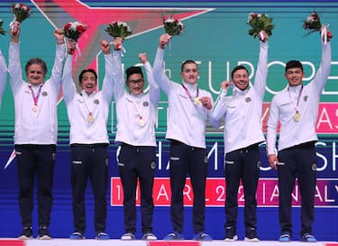 epa10568672 Gold medalist team Italy pose during the award ceremony of the Men's team Artistic Gymnastics European Championships in Antalya, Turkey, 11 April 2023.  EPA/ERDEM SAHIN