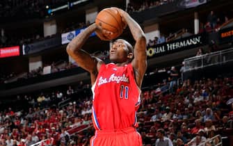 HOUSTON, TX - MARCH 30:  Jamal Crawford #11 of the Los Angeles Clippers shoots a three pointer against the Houston Rockets on March 30, 2013 at the Toyota Center in Houston, Texas. NOTE TO USER: User expressly acknowledges and agrees that, by downloading and or using this photograph, User is consenting to the terms and conditions of the Getty Images License Agreement. Mandatory Copyright Notice: Copyright 2013 NBAE (Photo by Bill Baptist/NBAE via Getty Images)