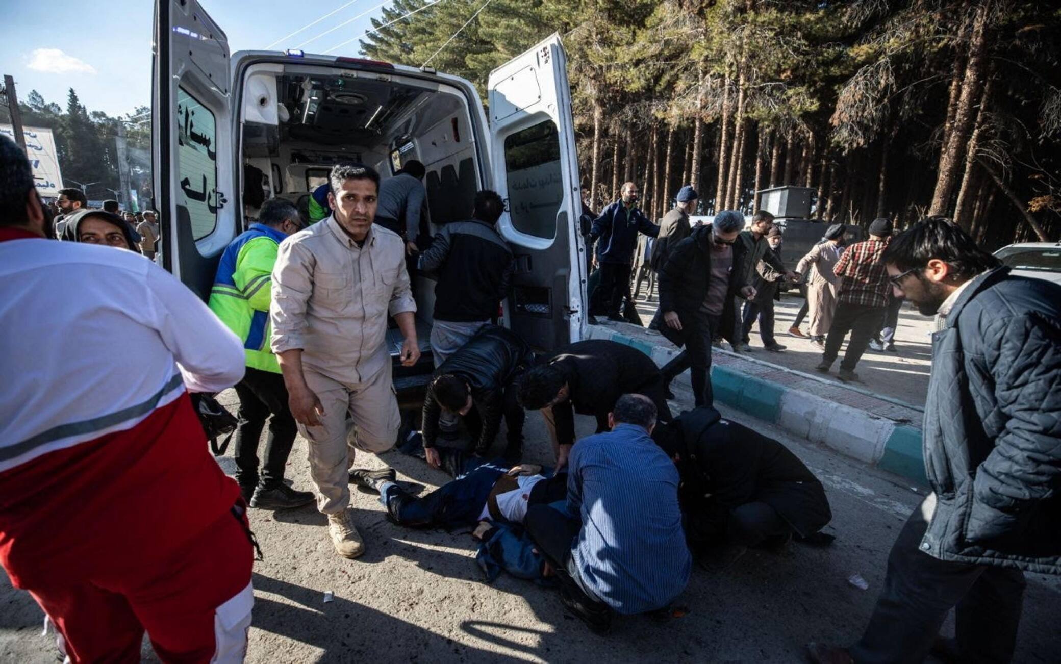 Attentato Iran, L'Isis Rivendica La Strage Alla Tomba Di Soleimani ...