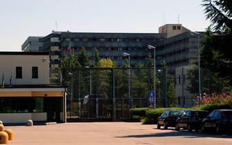 ©ALDO MARTINUZZI/LAPRESSE
15-09-2003
MILANO 
INTERNI
CARCERE DI OPERA
NELLA FOTO: L'INGRESSO PRINCIPALE DEL CARCERE DI OPERA