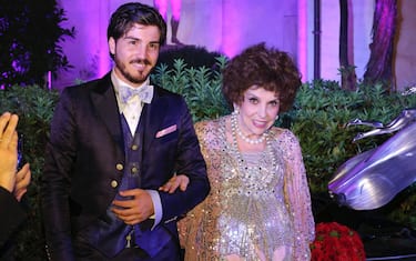 Un diamante è per sempre come la Lollo. Nella foto: Gina Lollobrigida e Andrea Piazzolla alla festa dei 90 anni della Lollobrigida a Palazzo Torlonia