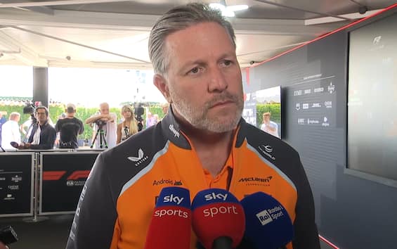 https://static.sky.it/editorialimages/38d8da3d0e6d12d73df35be3b2e02254e8597b36/skysport/it/motori/formula-1/video/2025/07/04/f1-brown-mclaren-intervista-video/brown_stamp.jpg?im=Resize,width=565