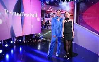 Paola e Chiara Sanremo 2023: tutti i look delle sorelle sul palco