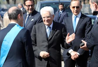 Il presidente della Repubblica Sergio Mattarella è arrivato, accolto da molti applausi, a Monza per partecipare all'inaugurazione di PizzAut, la pizzeria in cui lavorano ragazzi affetti da sindrome autistica, 02 aprile 2023. L'inaugurazione si tiene oggi Giornata mondiale sulla consapevolezza dell'autismo. Ad accoglierlo sono stati il sindaco di Monza Paolo Pilotto, il presidente della provincia di Monza e Brianza, Luca Santambrogio, il vicepresidente della Regione Lombardia Marco Alparone, il vescovo ausiliare dell'arcidiocesi di Milano, Giovanni Raimondi e il fondatore di PizzAut Nico Acampora, insieme ai ragazzi dello staff.
ANSA/MATTEO BAZZI