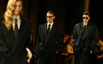 02-saint-laurent-paris-fashion-week-getty - 1