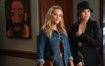 Your Place or Mine (2023), Reese Witherspoon as Debbie Dunn, Zoe Chao as Minka. Cr. Erin Simkin / Netflix 