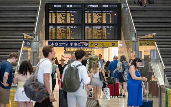Viaggi treno agosto, lavori e cantieri allungano tempi: i ritardi sulle principali tratte Viaggi treno agosto, lavori e cantieri allungano tempi: i ritardi sulle principali tratte