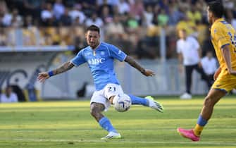 (230820) -- FROSINONE, Aug. 20, 2023 (Xinhua) -- Napoli's Matteo Politano scores his goal during a Serie A football match between Napoli and Frosinone in Frosinone, Italy, on Aug. 19, 2023. (Photo by Augusto Casasoli/Xinhua) - Augusto Casasoli -//CHINENOUVELLE_1106032/Credit:CHINE NOUVELLE/SIPA/2308201118