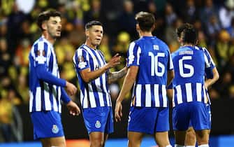epa11624214 Players of Porto talk together during the UEFA Europa League soccer match between Bodo/Glimt and FC Porto, in Bodo, Norway, 25 September 2024.  EPA/Mats Torbergsen  NORWAY OUT