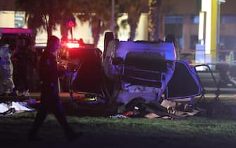 epa10564162 Israeli policemen work at the scene of a shooting and ramming attack in Tel Aviv, Israel, 07 April 2023. According to Israeli police, one tourist was shot and killed and five others were injured when a driver rammed his car into passers-by on the beach promenade of Tel Aviv.  EPA/ABIR SULTAN