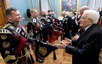 Roma - Il Presidente Sergio Mattarella e il Re Carlo III  con i  Royal Pipers, oggi 9 aprile 2025
(Foto di Paolo Giandotti - Ufficio per la Stampa e la Comunicazione della Presidenza della Repubblica)