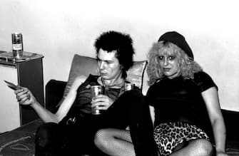 8A/4 - Sid holding a knife with Sid