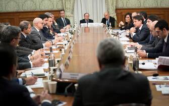 A Palazzo Chigi la Conferenza Stato Regioni presenti il premier Giuseppe Conte, i presidenti delle Regioni e il ministro per gli Affari Regionali, Francesco Boccia, Roma, 15 gennaio 2020. Al centro dell'incontro, da quanto si apprende, le valutazioni sul programma di iniziative per i 50 anni dell'istituzione delle Regioni a statuto ordinario.
ANSA/UFFICIO STAMPA PALAZZO CHIGI/FILIPPO ATTILI