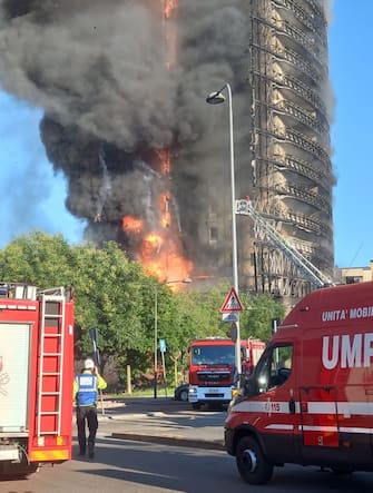 incendio milano oggi