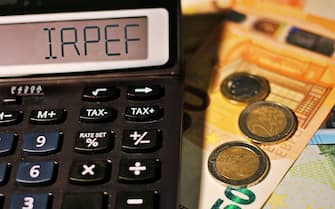 Calculator with the text "Irpef" italian tax.