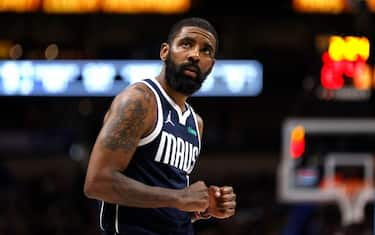 16) KYRIE IRVING (MAVS)