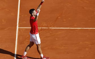 epa11272699 Novak Djokovic of Serbia celebrates after winning his Round of 16 match against Lorenzo Musetti of Italy at the ATP Monte Carlo Masters tennis tournament in Roquebrune Cap Martin, France, 11 April 2024.  EPA/SEBASTIEN NOGIER