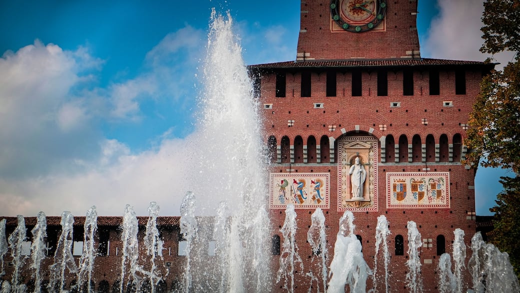 Castello_Sforzesco_Milano._Photo_by_Joel_Rohland_on_Unsplash.jpg