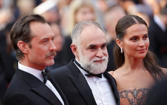 CANNES, FRANCE - MAY 21: (L-R) Jude Law, Director Karim Aïnouz and Junia Rees attend the "Firebrand (Le Jeu De La Reine)" red carpet during the 76th annual Cannes film festival at Palais des Festivals on May 21, 2023 in Cannes, France. (Photo by Pascal Le Segretain/Getty Images)