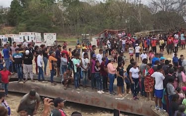 Rescatan a 208 trabajadores atrapados en una mina derrumbada en Venezuela