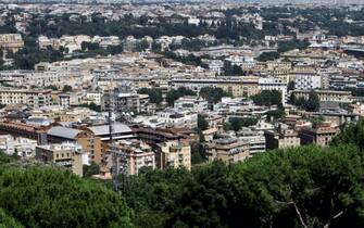 L'HOTEL WALDORF ASTORIA ROME CAVALIERI, IN FOTO UNA PANORAMICA DELLA PISCINA DELL'ALBERGO (ROMA - 2012-07-06, Giacomo Quilici / Fotogramma) p.s. la foto e' utilizzabile nel rispetto del contesto in cui e' stata scattata, e senza intento diffamatorio del decoro delle persone rappresentate