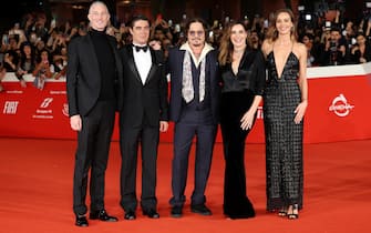 ROME, ITALY - OCTOBER 26: (L-R) Bruno Gouery, Riccardo Scamarcio, Johnny Depp, Luisa Ranieri and Antonia Desplat attend the "Modì – Three Days On The Wing Of Madness" red carpet during the 19th Rome Film Festival at Auditorium Parco Della Musica on October 26, 2024 in Rome, Italy. (Photo by Vittorio Zunino Celotto/Getty Images)