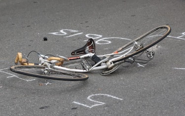  Ciclista travolta e uccisa da un camion in centro a Milano ++ 
La vittima aveva 28 anni, indaga la Polizia locale
