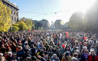 Manifestazione 'Il patriarcato uccide' in Largo Beltrami a Milano, 25 novembre 2023.ANSA/MOURAD BALTI TOUATI


