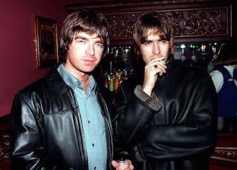 51129222 LONDON - 1995: Oasis lead singer Liam Gallagher and brother Noal Gallagher at the opening night of Steve Coogan's comedy show in the West End, London. (Photo by Dave Hogan/Getty Images)