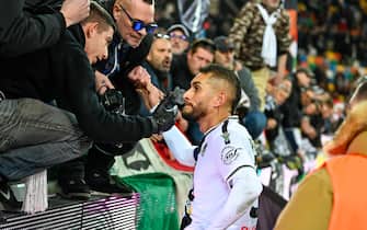 Udinese's Roberto Maximiliano Pereyra apologizes to the fans during the italian soccer Serie A match between Udinese Calcio vs US Sassuolo on december 17, 2023 at the Bluenergy stadium in Udine, Italy. ANSA/Alessio Marini