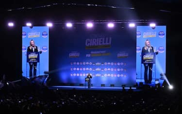 La presidente del Consiglio e di Fdi, Giorgia Meloni, al comizio a sostegno del candidato presidente in Campania Edmondo Cirielli a Napoli, 14 novembre 2025.
ANSA/CIRO FUSCO