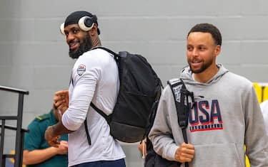 Steph_Curry_LeBron_James_Getty_Team_USA