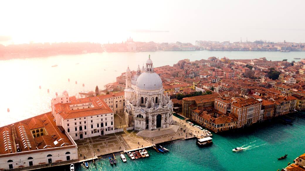 Venezia._Foto_di_canmandawe_su_Unsplash.jpg