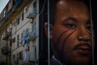 A Barra, periferia Est di Napoli, il nuovo murales di Jorit dedicato al reverendo Martin Luther King, icona per i diritti civili degli afro americani negli Stati Uniti.
Napoli 8 Gennaio 2020 ANSA/CESARE ABBATE/