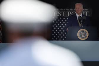 Joe Biden ha ribadito la sua decisione di non inviare soldati statunitensi in Ucraina, pur rafforzando la sua posizione di continuare a sostenere il Paese di fronte all’invasione russa
