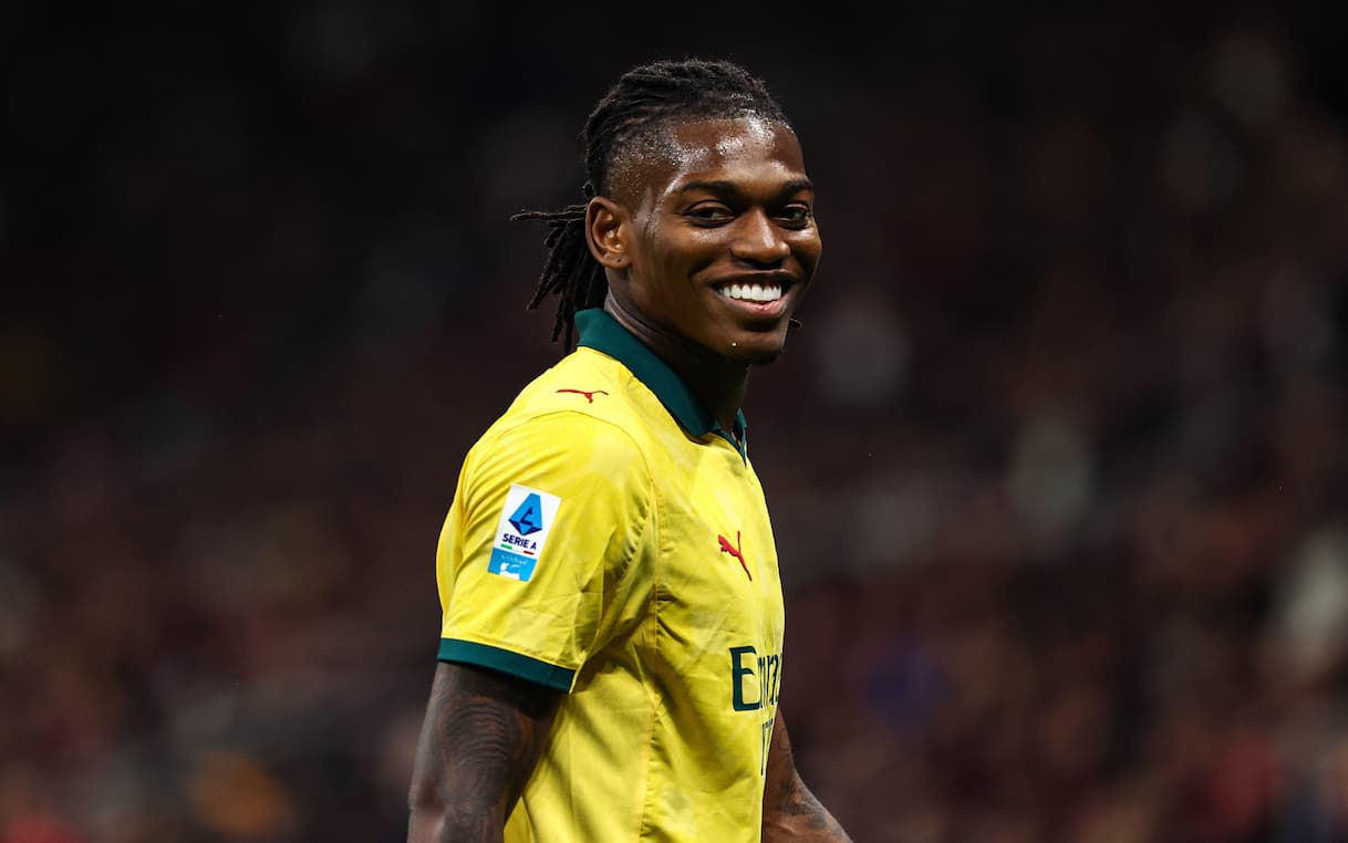 https://static.sky.it/editorialimages/3c09223e07723bfaf08917fa1f468f44690a2d7a/skysport/it/calcio/serie-a/2025/10/20/rafa-leao-doppietta-milan-fiorentina-protagonista/leao_sorriso_orizzontale_ok.jpg?im=Resize,width=1218
