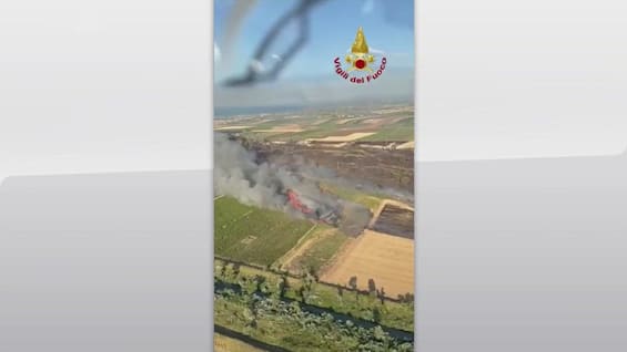 molise incendio nelle campagne chiusa la provinciale 40